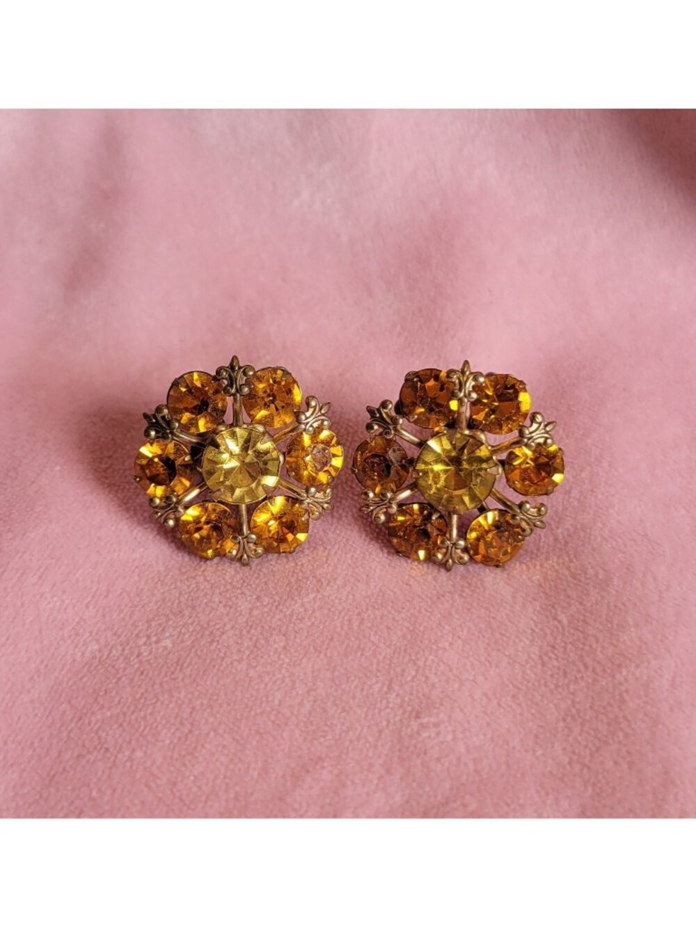 Vintage Gold Tone Flower Starburst Faceted Orange Yellow Screw back Earrings E1
